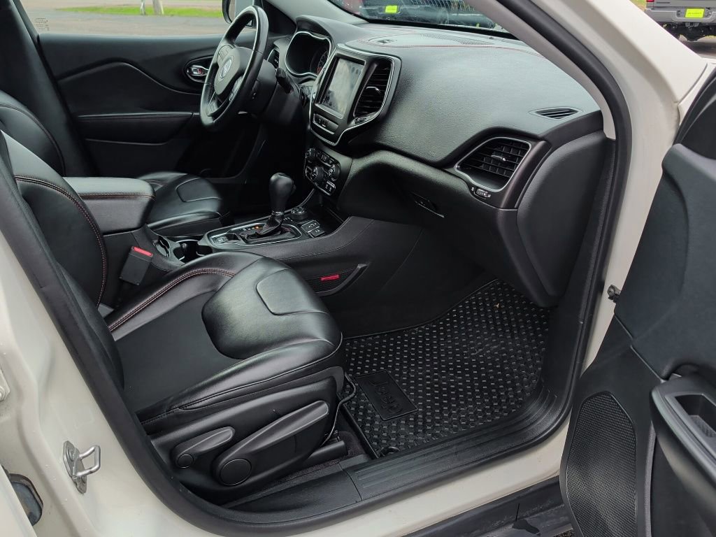 Used 2019 Jeep Cherokee Trailhawk w/ Cold Weather Group AWD/4WD image 33