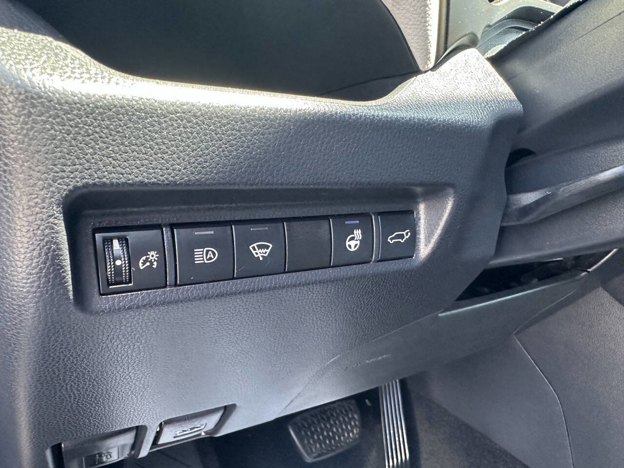 Used 2020 Toyota RAV4 XLE Premium FWD image 28