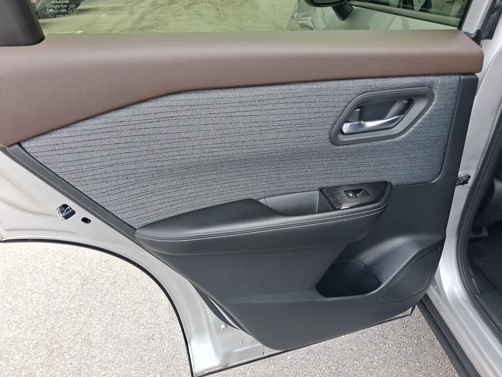 Certified 2023 Nissan Rogue SV FWD image 11