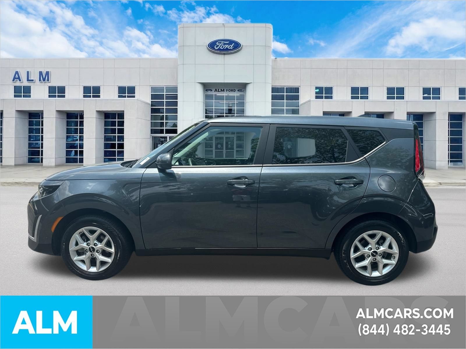 Used 2025 Kia Soul LX w/ LX Technology Package FWD image 9