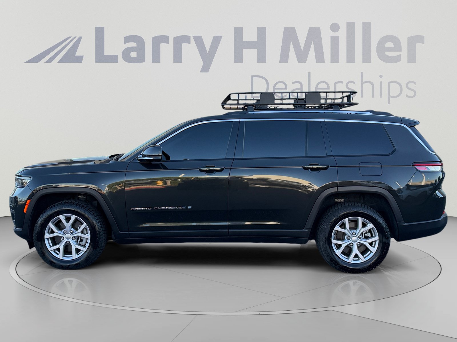 Used 2022 Jeep Grand Cherokee L Limited AWD/4WD image 2