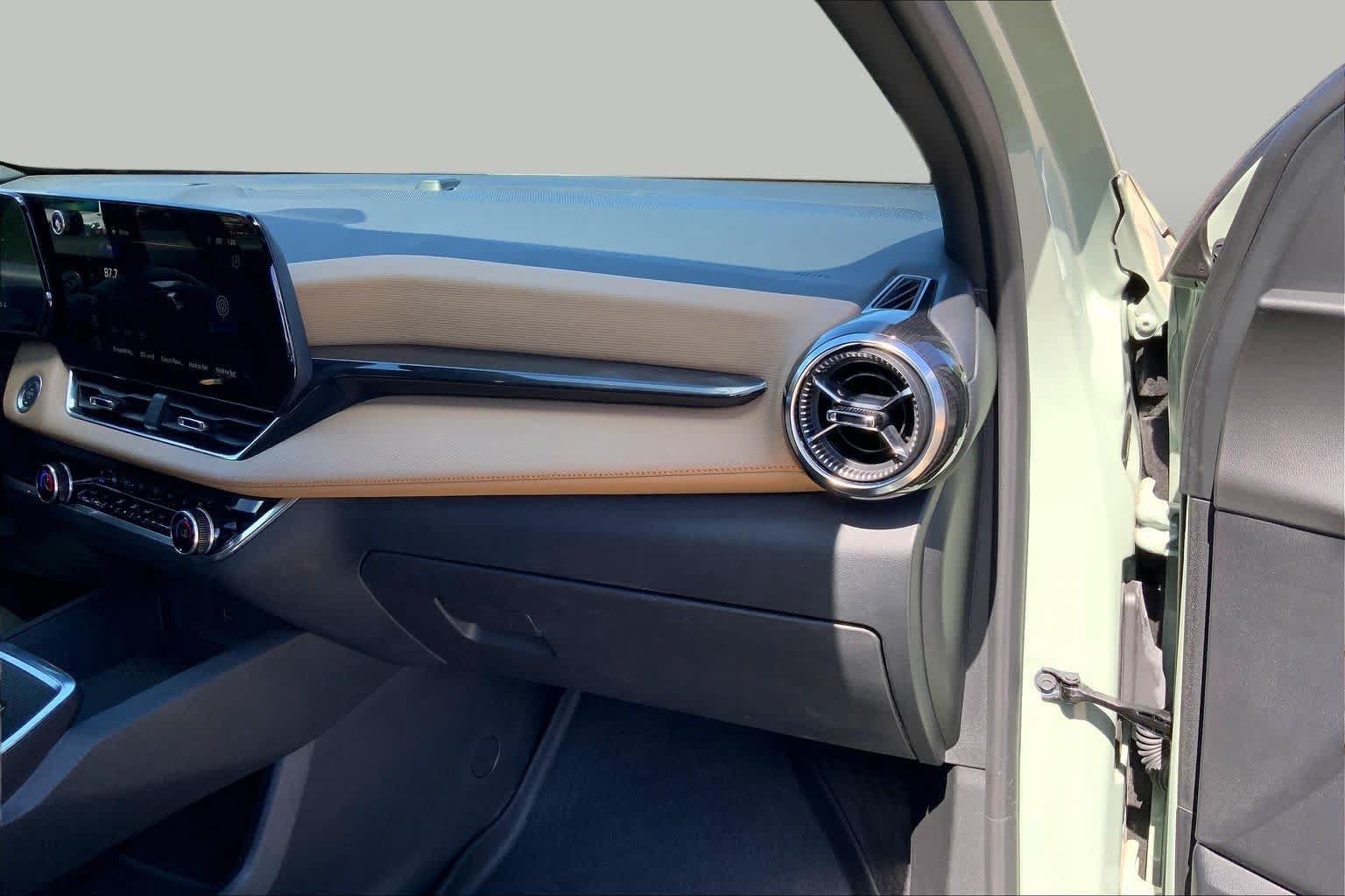 Used 2025 Chevrolet Equinox ACTIV w/ Safety and Technology Package FWD image 19