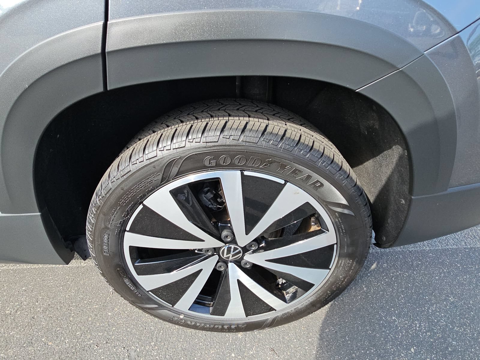 Certified 2022 Volkswagen Taos SE FWD image 32