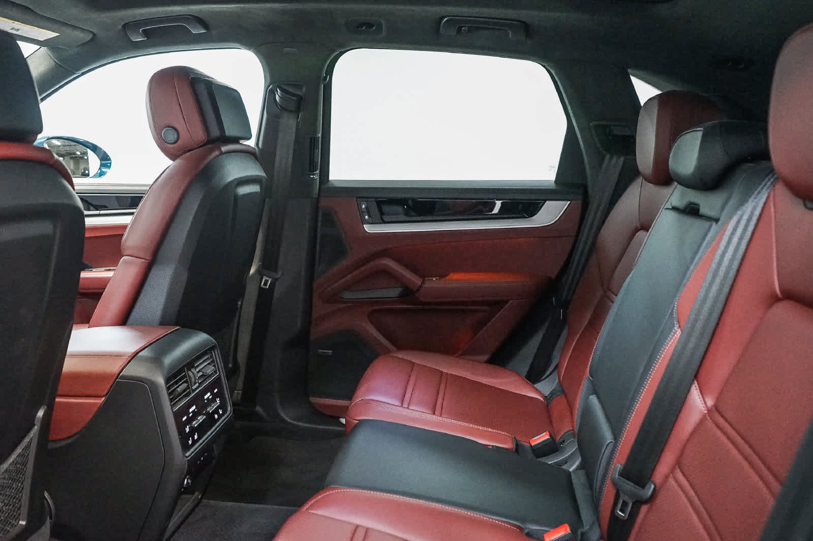 Certified 2024 Porsche Cayenne S AWD/4WD image 24