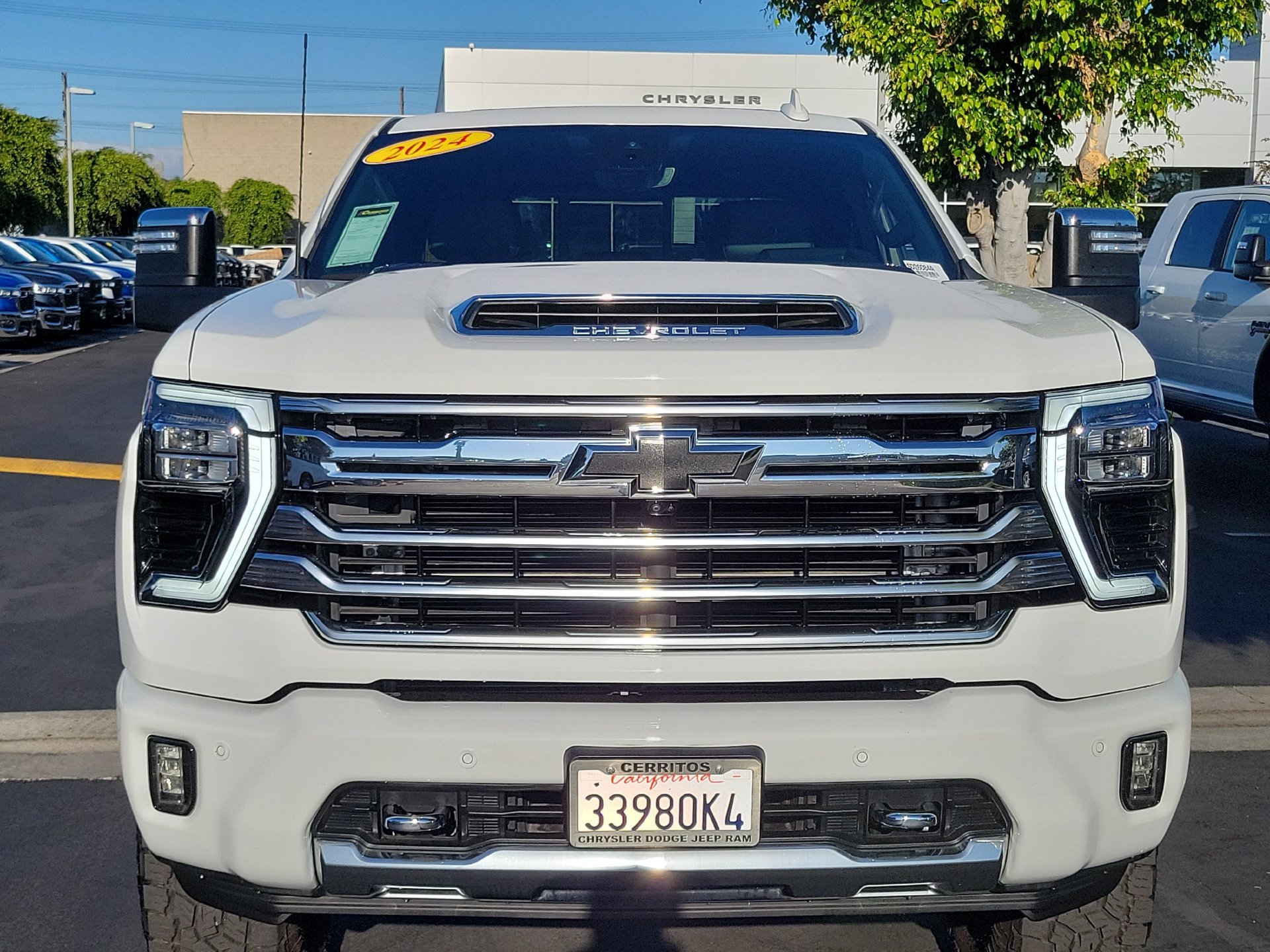 Used 2024 Chevrolet Silverado 2500 High Country w/ High Country Premium Package AWD/4WD image 4