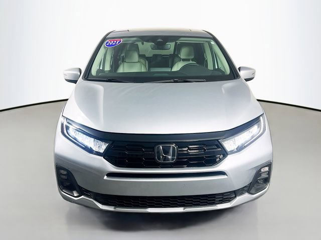 Used 2025 Honda Odyssey Touring image 3