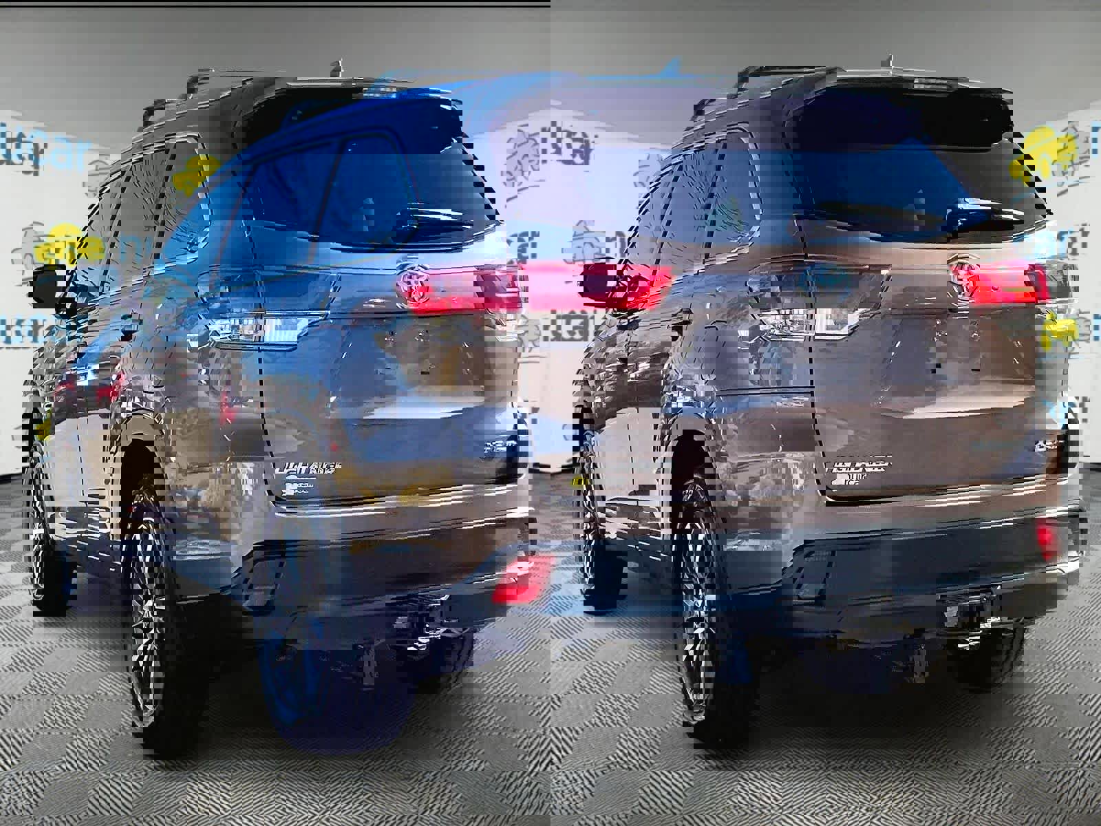 Used 2017 Toyota Highlander XLE image 4