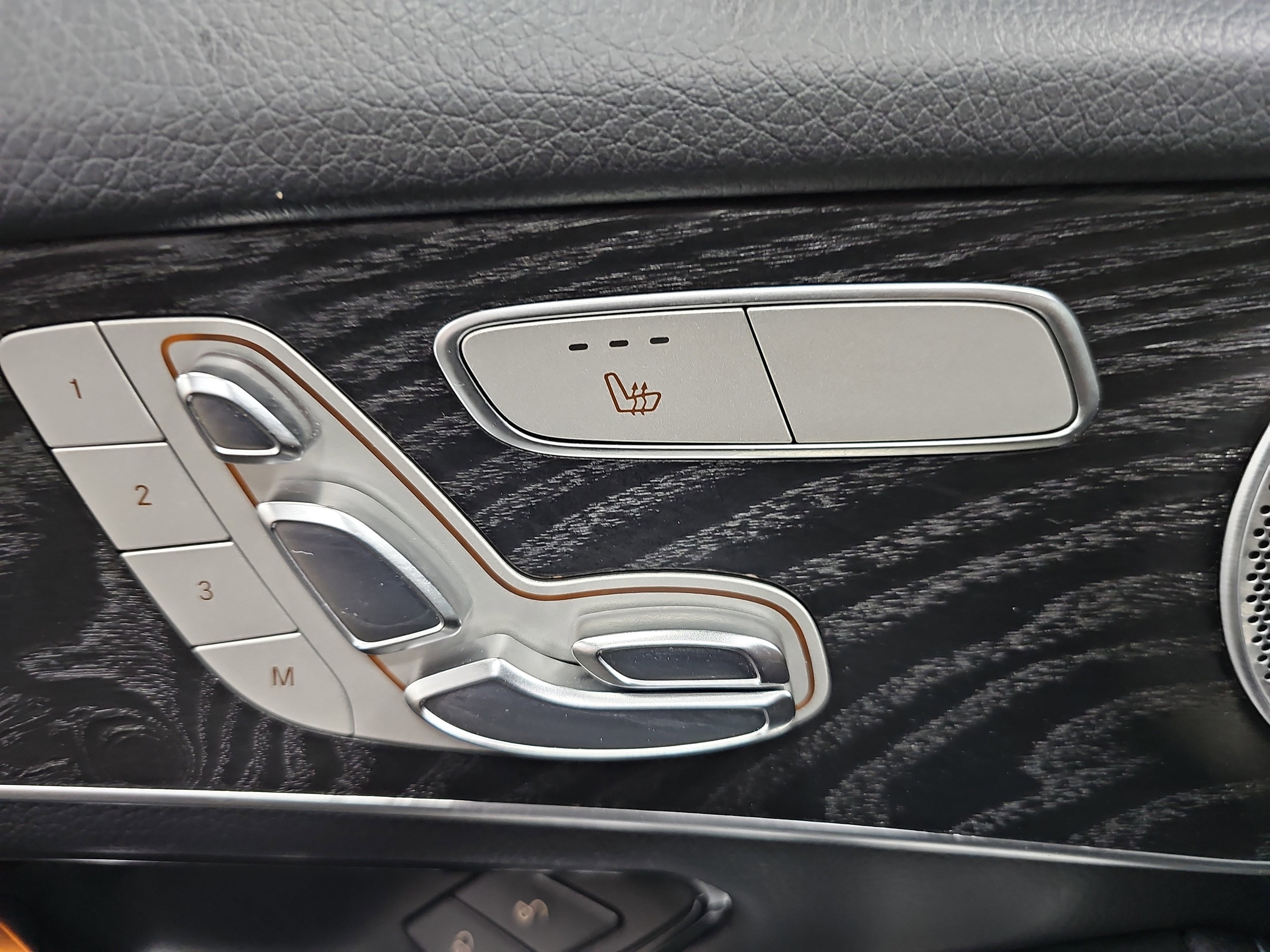 Used 2018 Mercedes-Benz GLC 300 4MATIC image 30