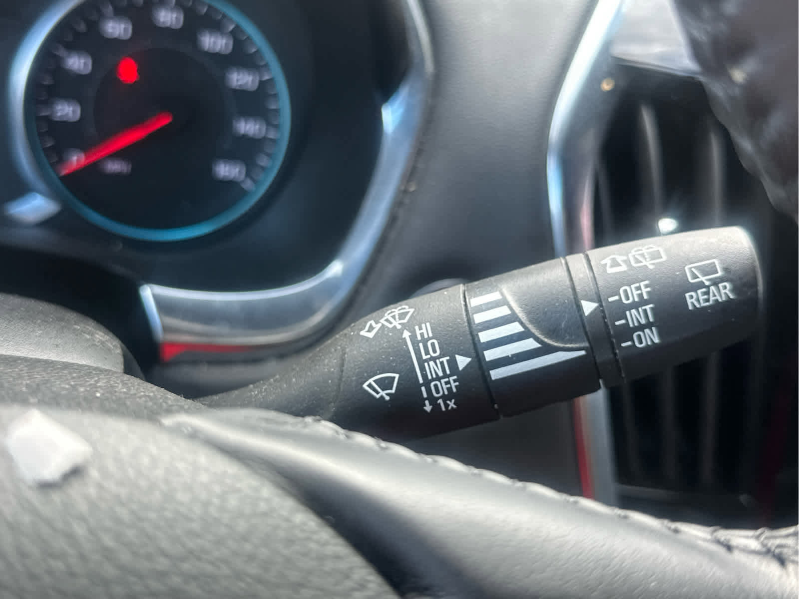 Used 2022 Chevrolet Traverse LT image 32