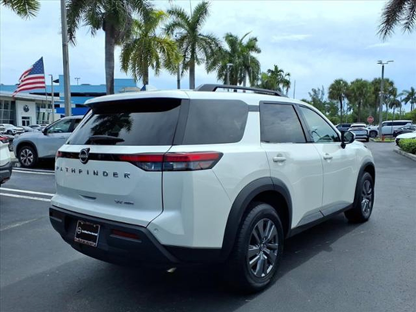 Certified 2024 Nissan Pathfinder SV image 7