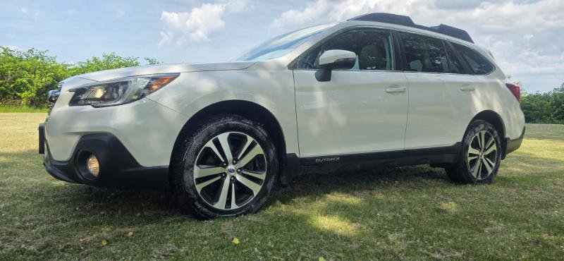 Used 2018 Subaru Outback 2.5i Limited image 3