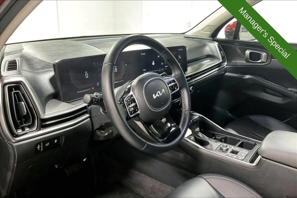 Used 2025 Kia Sorento EX w/ Panoramic Sunroof Package FWD image 16