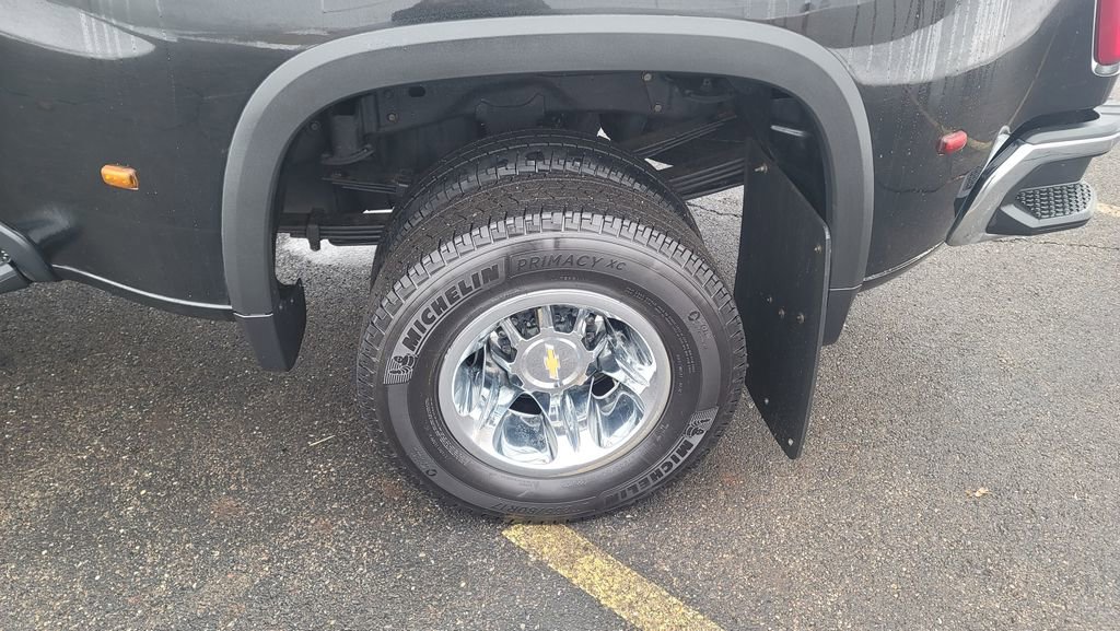 Used 2024 Chevrolet Silverado 3500 LT w/ Convenience Package AWD/4WD image 8