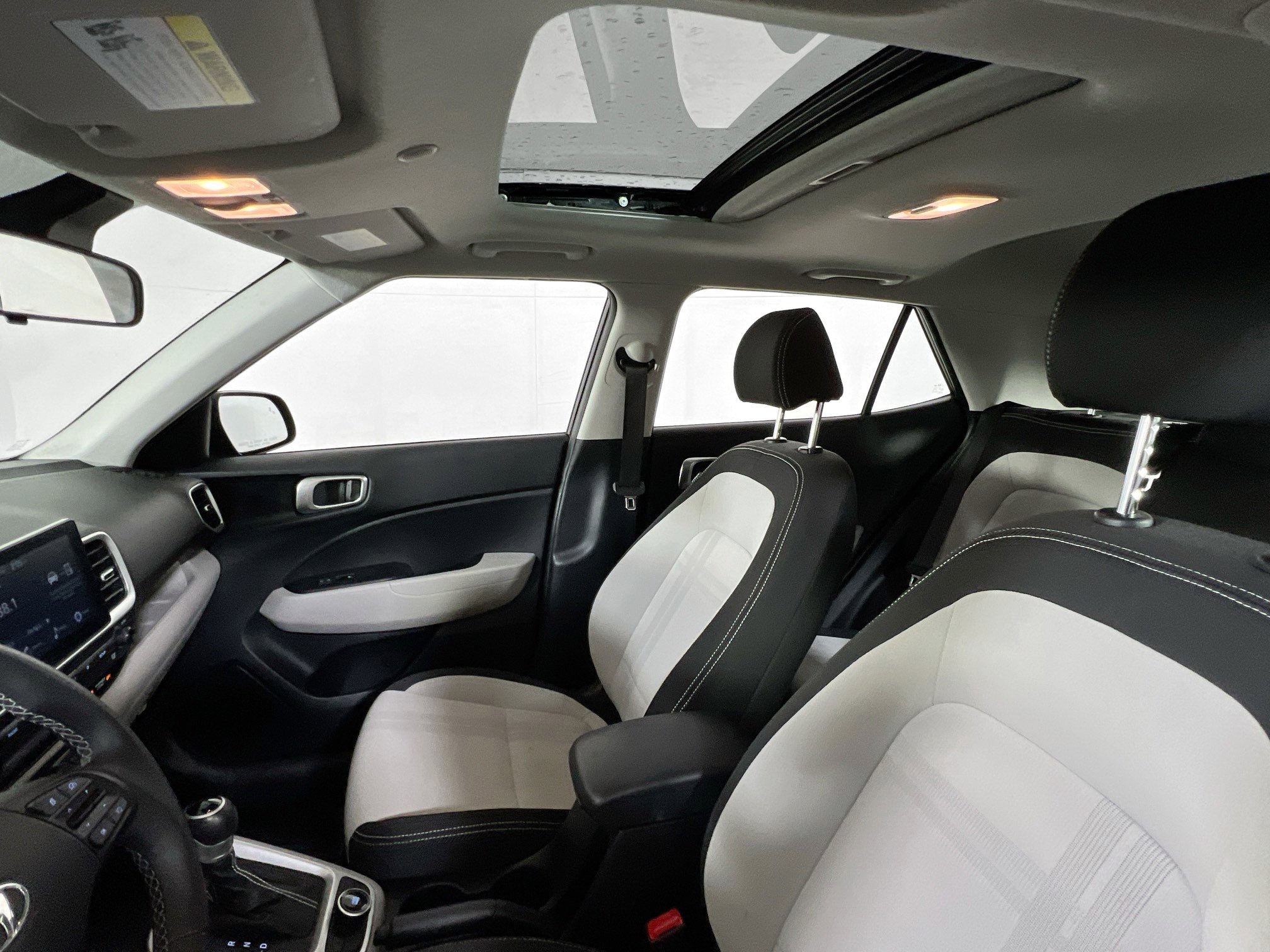 Used 2023 Hyundai Venue SEL image 20