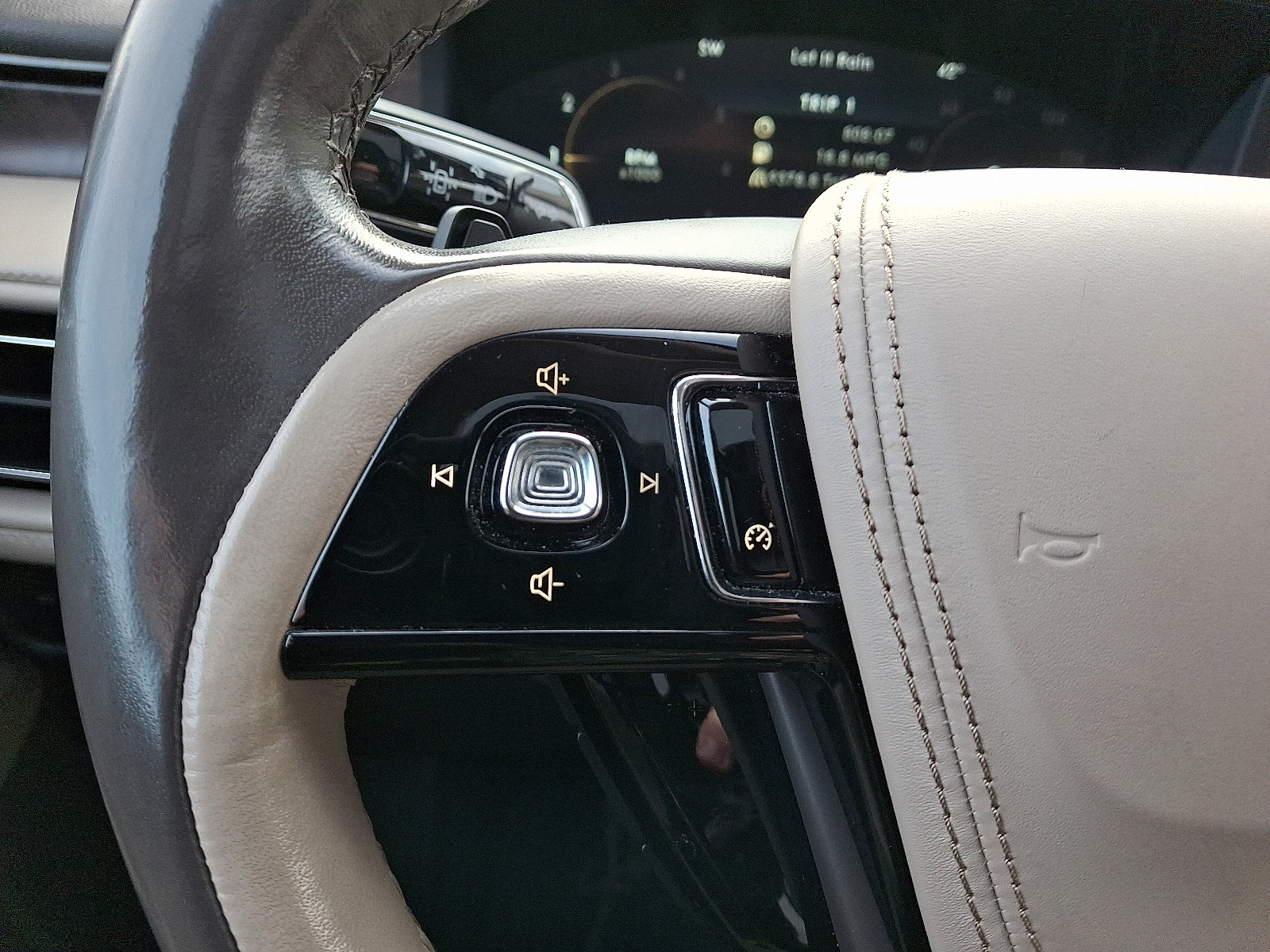 Certified 2023 Lincoln Aviator Reserve w/ Elements Package Plus image 22