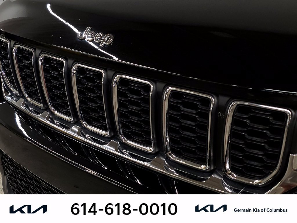 Used 2023 Jeep Grand Cherokee Laredo w/ Luxury Tech Group I AWD/4WD image 13