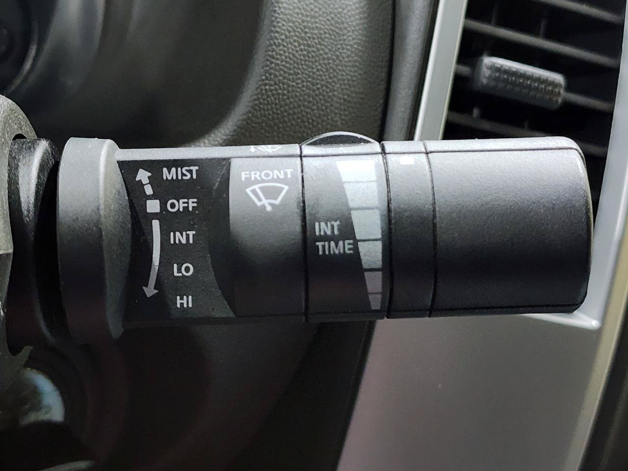 Used 2011 Nissan Frontier SV w/ SV Premium Utility Pkg AWD/4WD image 18