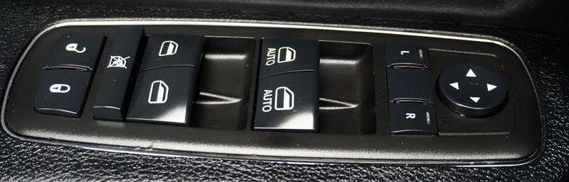 Used 2016 Chrysler 300 Limited w/ Driver Convenience Group image 32