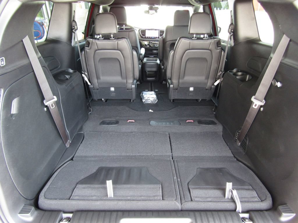 New 2027 Chrysler Pacifica Select FWD image 34