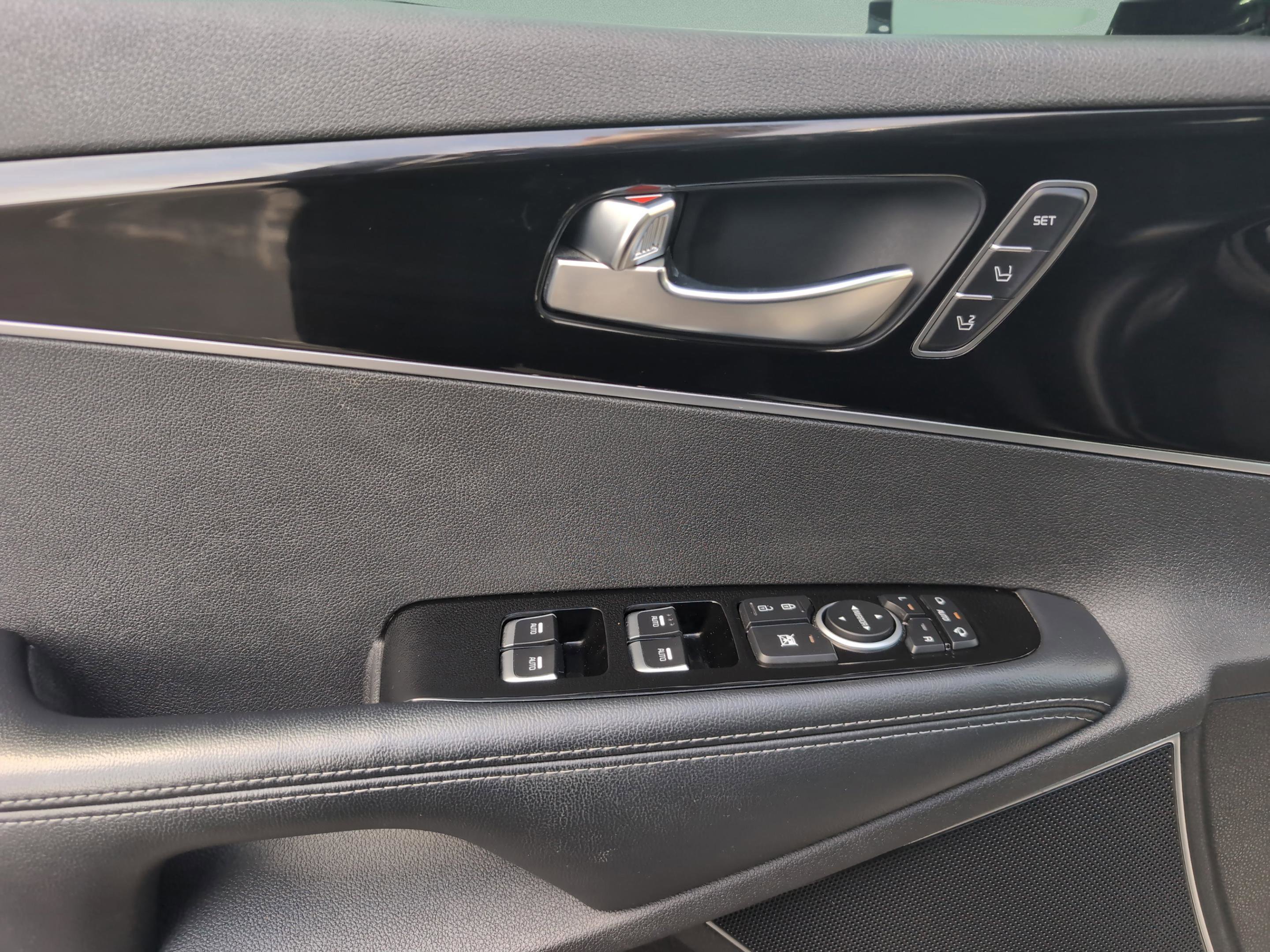 Used 2017 Kia Sorento SX image 17