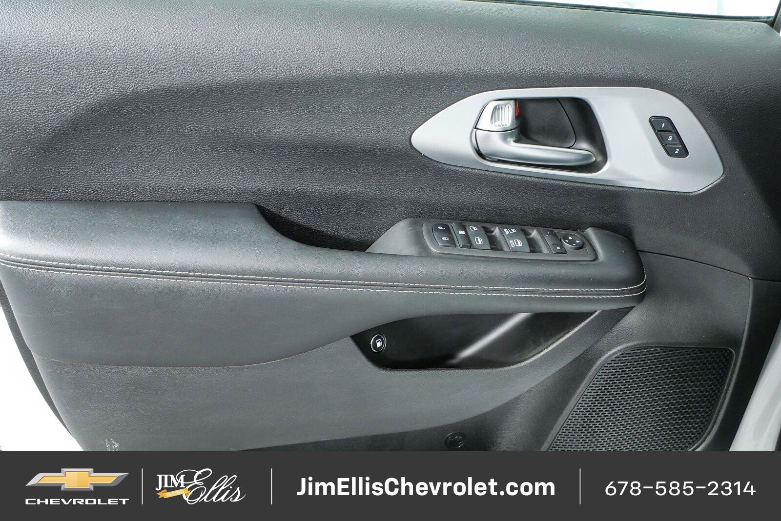 Used 2022 Chrysler Pacifica Touring-L w/ S Appearance Package FWD image 6