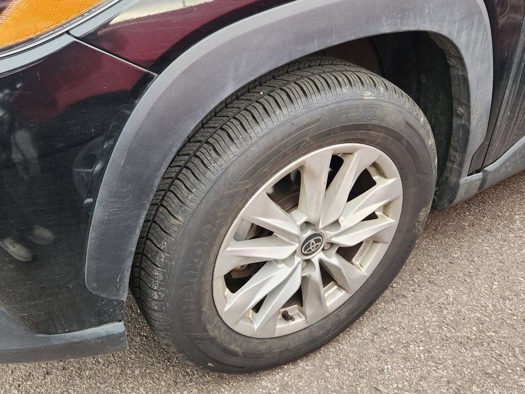 Used 2022 Toyota Corolla Cross LE image 9