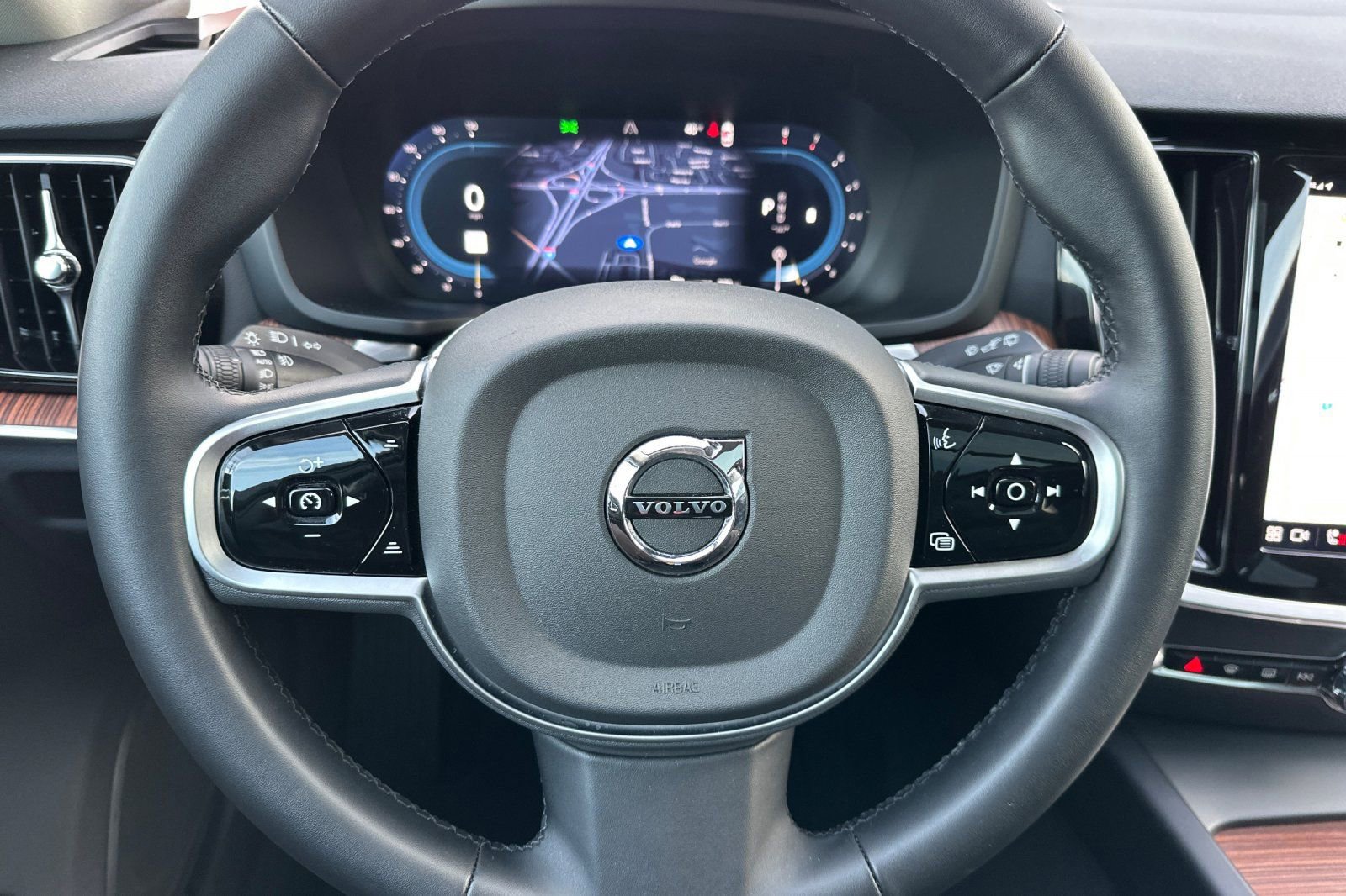 Used 2025 Volvo V60 B5 Cross Country Plus image 25