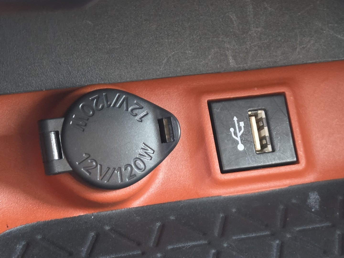 Used 2023 Toyota RAV4 Adventure AWD/4WD image 4