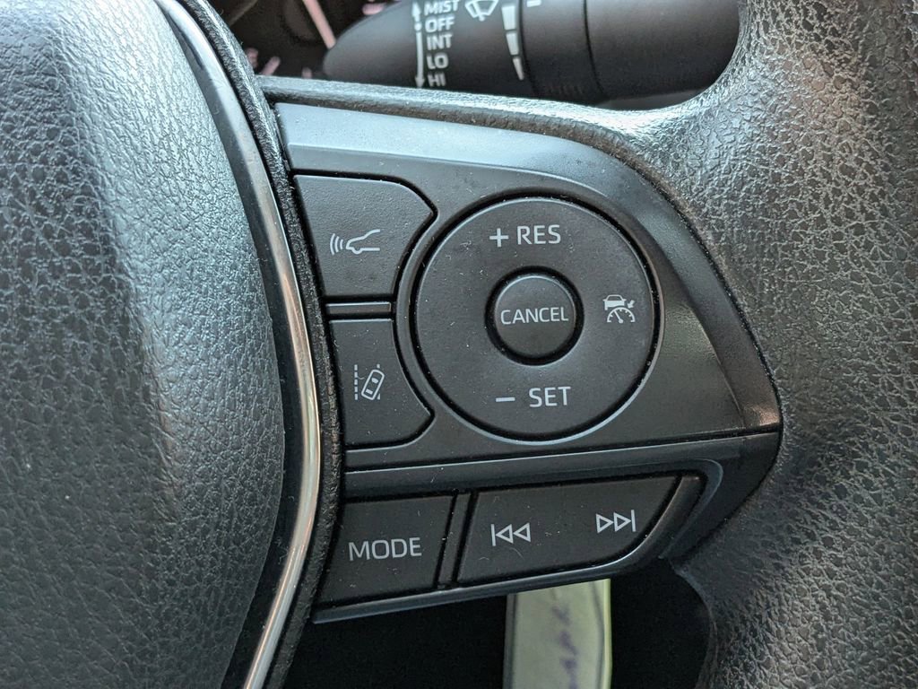 Used 2020 Toyota Camry LE image 24