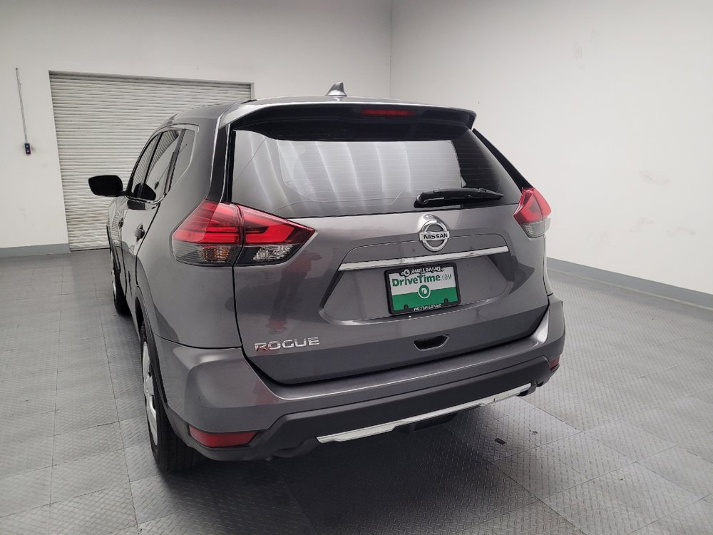 Used 2017 Nissan Rogue S image 6