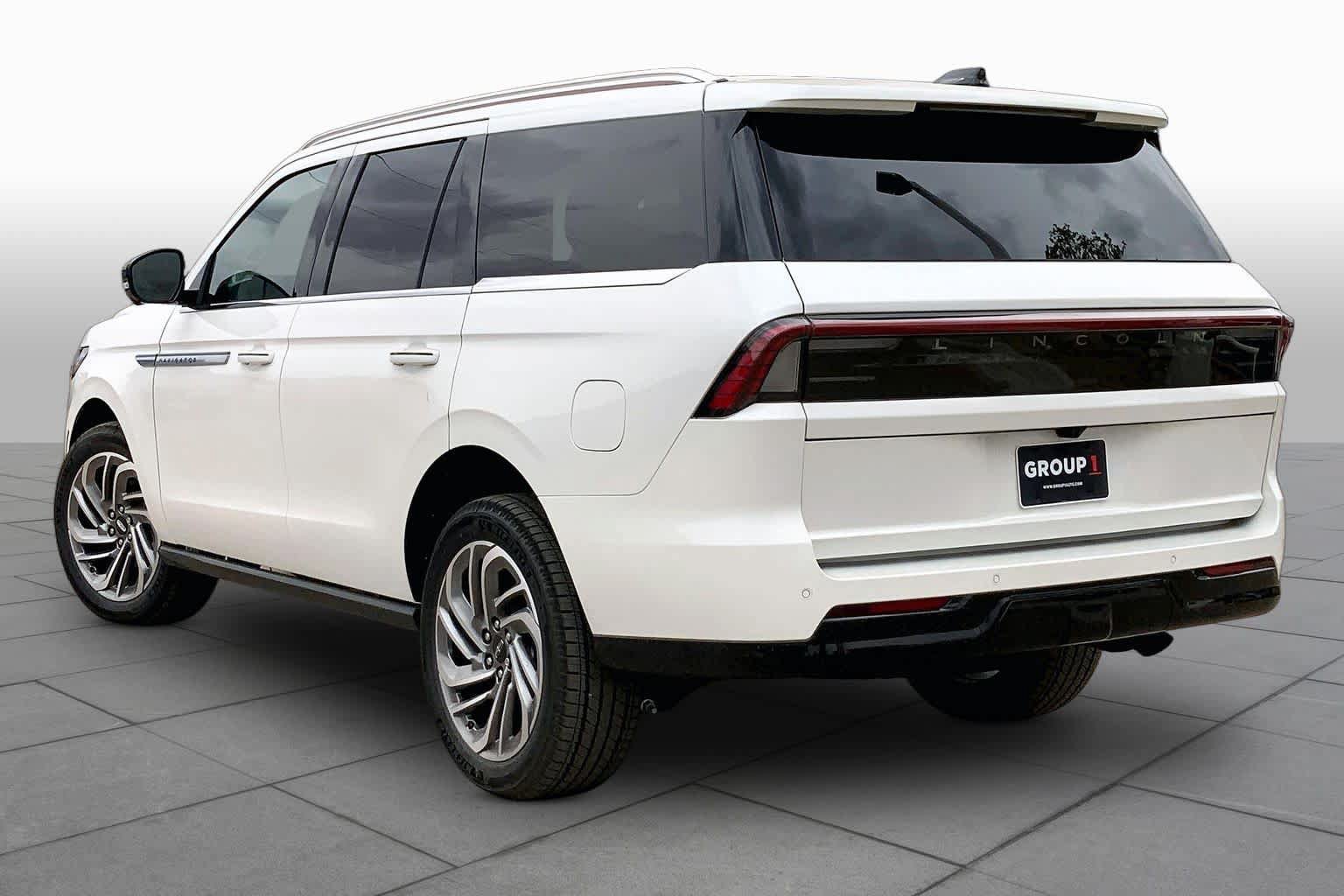 New 2026 Lincoln Navigator Reserve AWD/4WD image 12