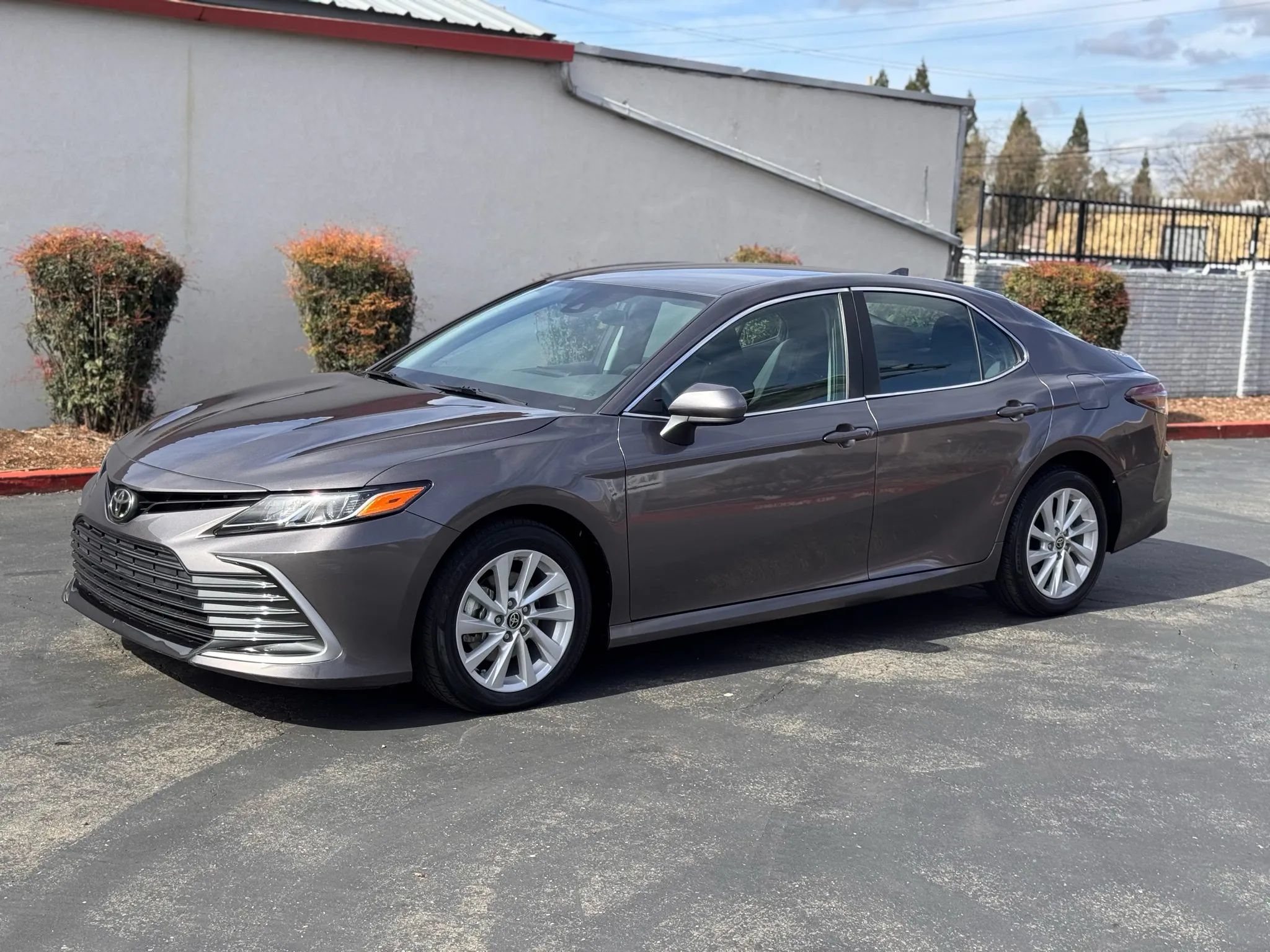 Used 2022 Toyota Camry LE FWD image 2