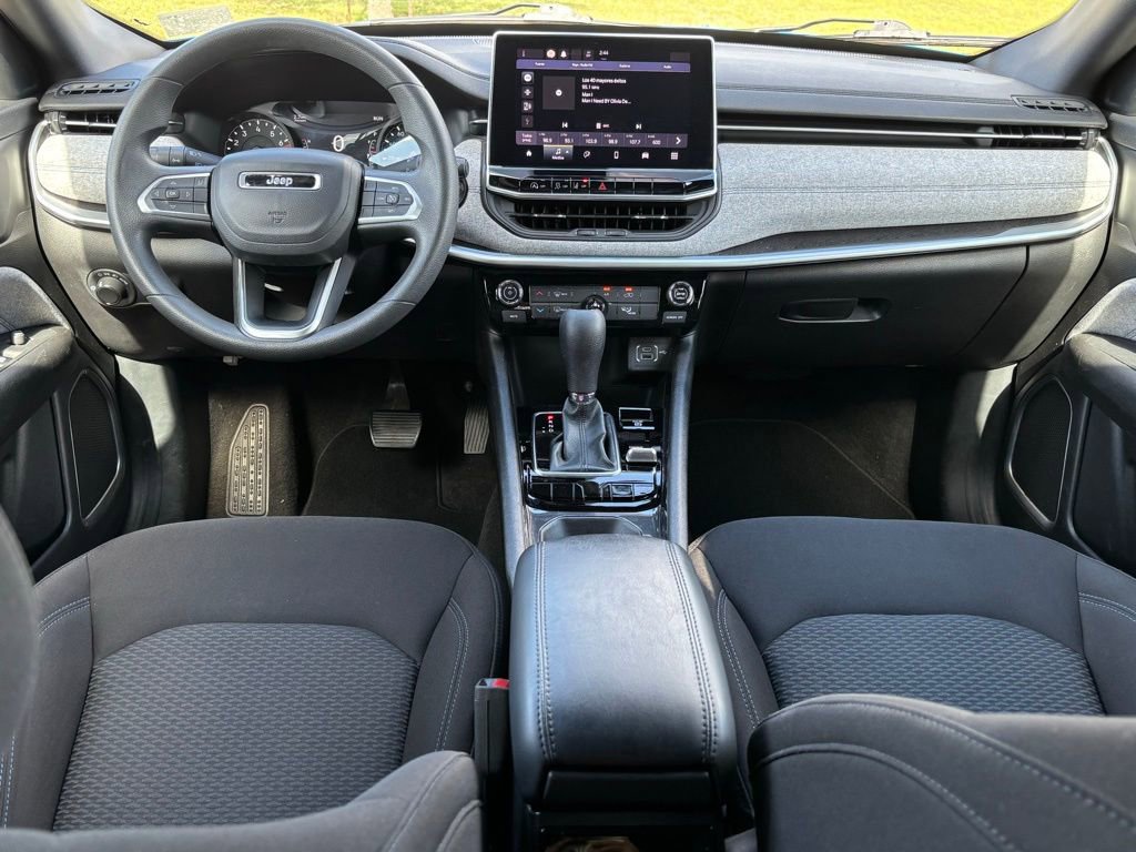 Used 2024 Jeep Compass Sport image 9