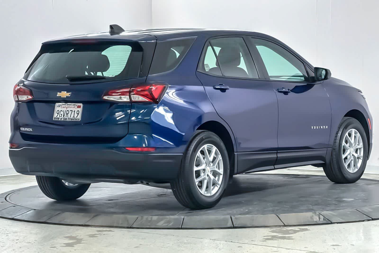 Used 2023 Chevrolet Equinox LS FWD image 2