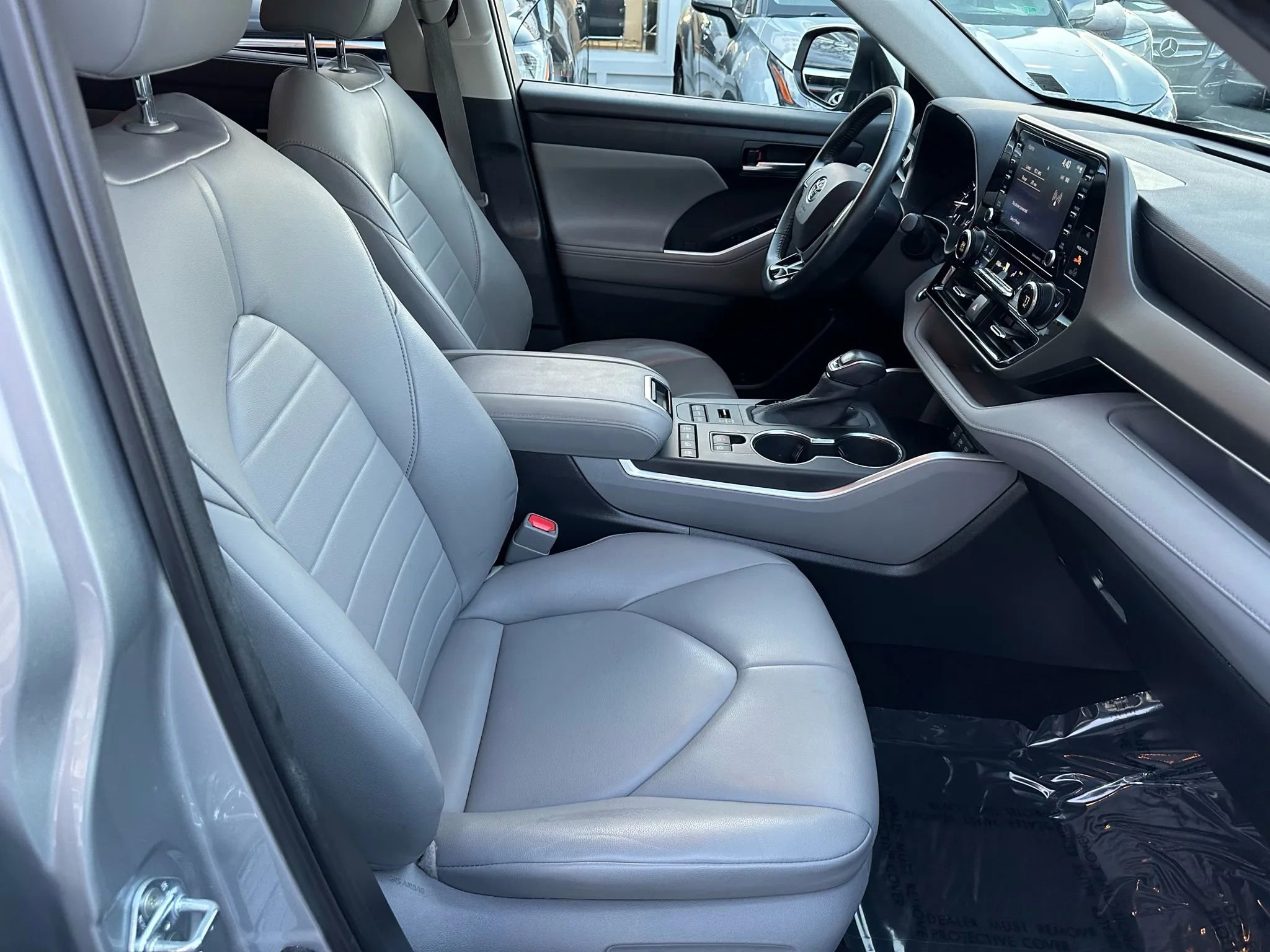 Used 2020 Toyota Highlander XLE image 19