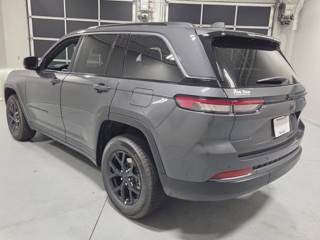 New 2026 Jeep Grand Cherokee Altitude RWD image 9