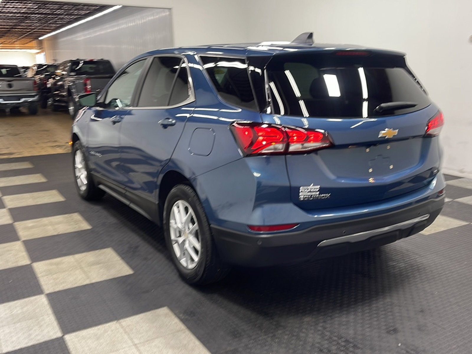 Used 2024 Chevrolet Equinox LT FWD image 16