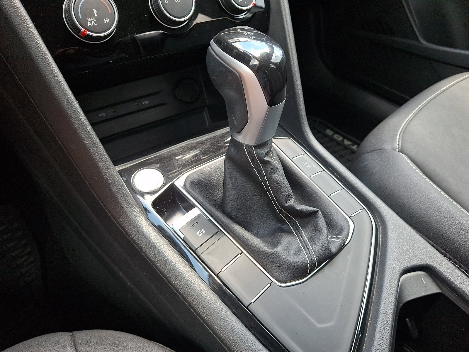 Certified 2023 Volkswagen Taos SE FWD image 14