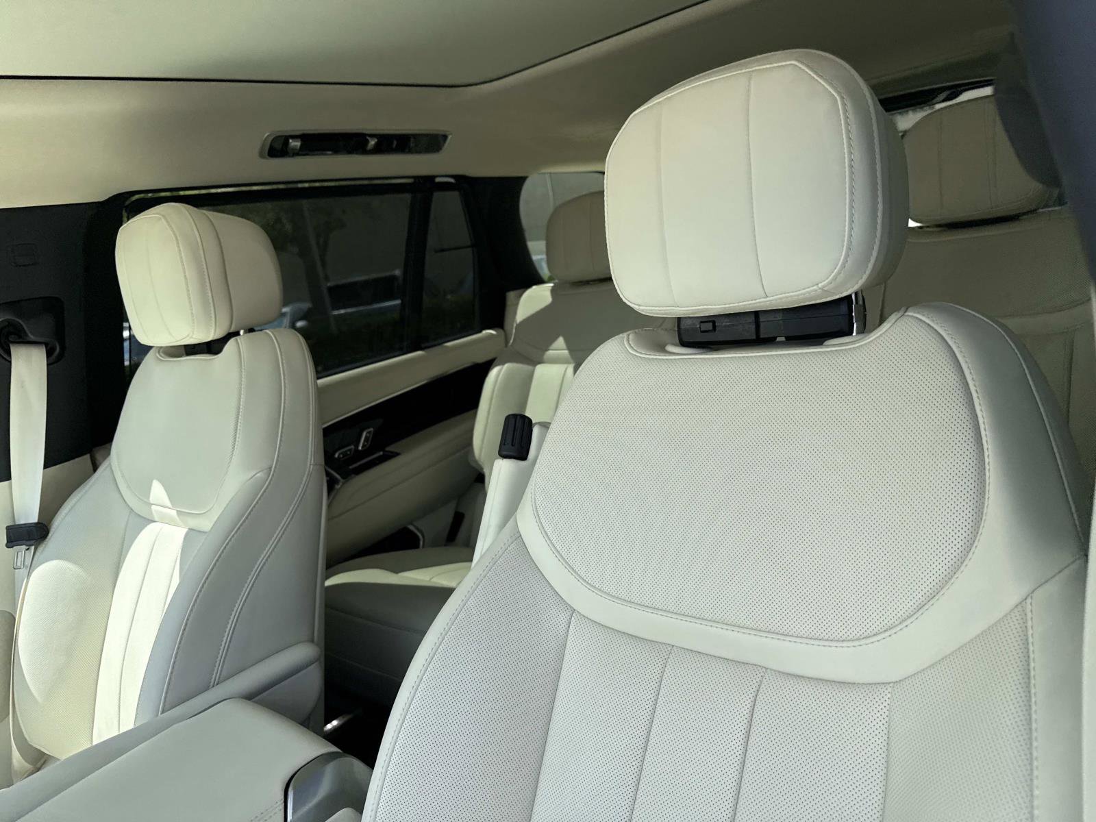 Used 2026 Land Rover Range Rover Long Wheelbase SE image 22