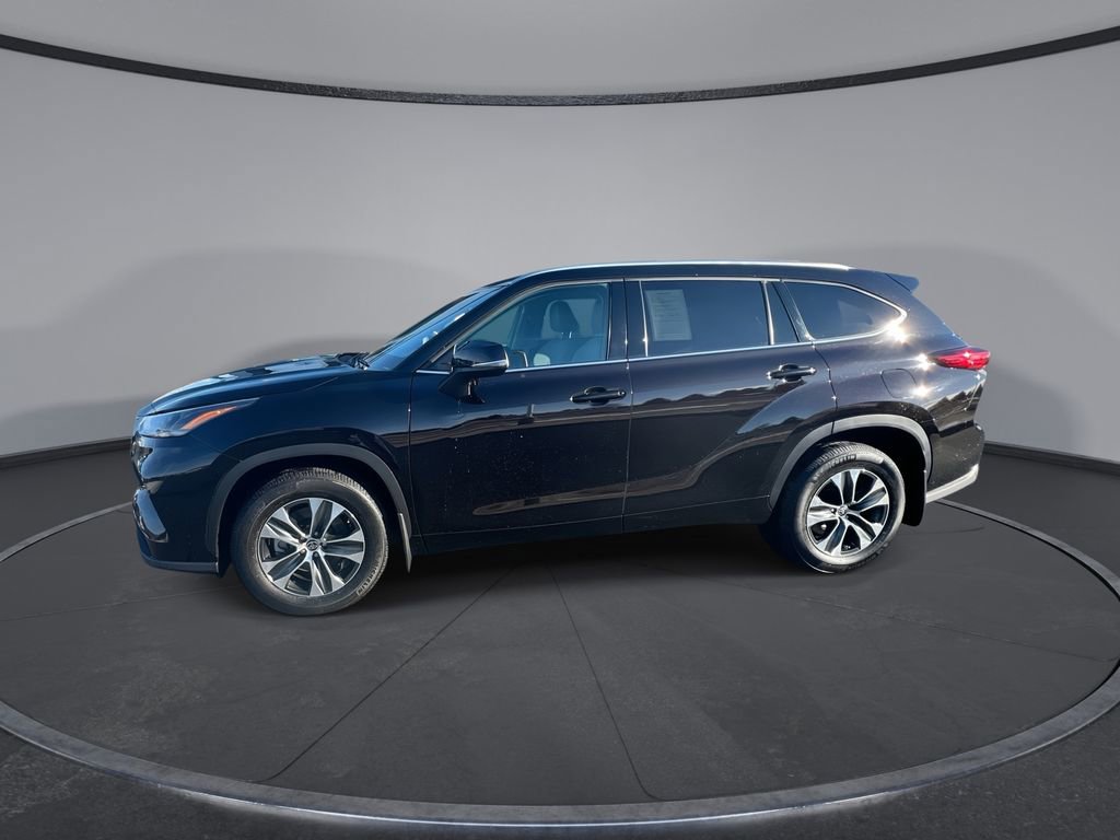 Used 2021 Toyota Highlander XLE image 1