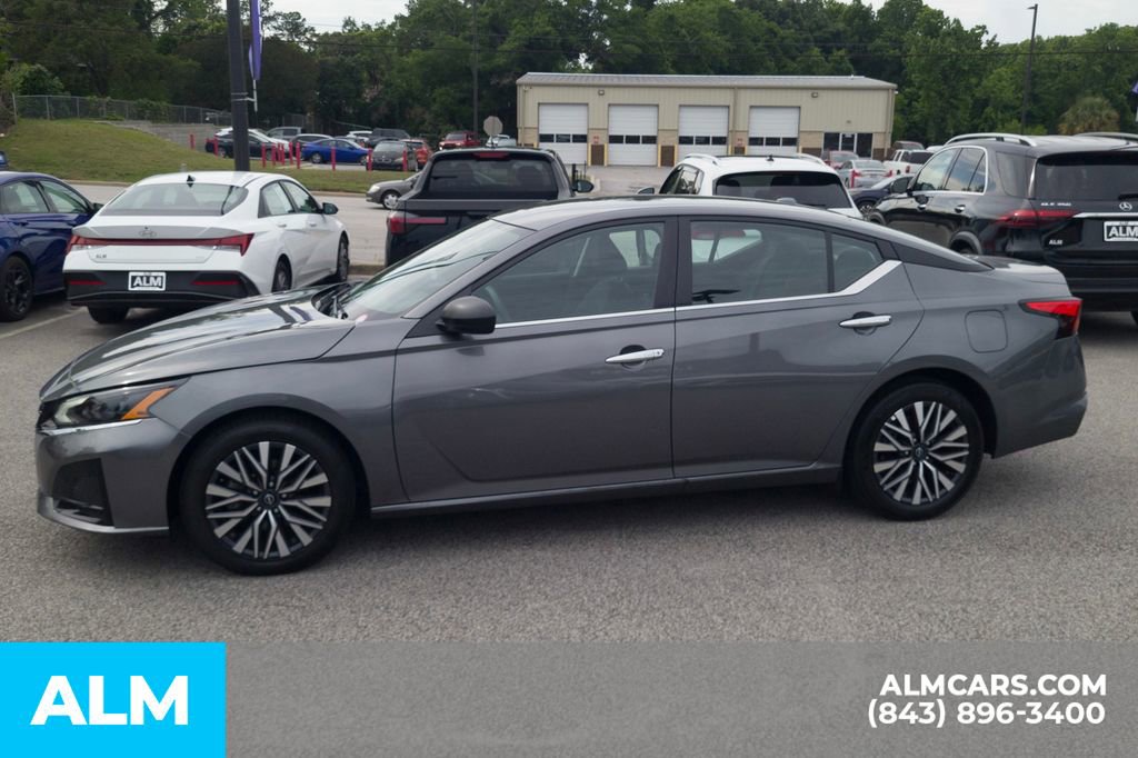 Used 2025 Nissan Altima 2.5 SV FWD image 10