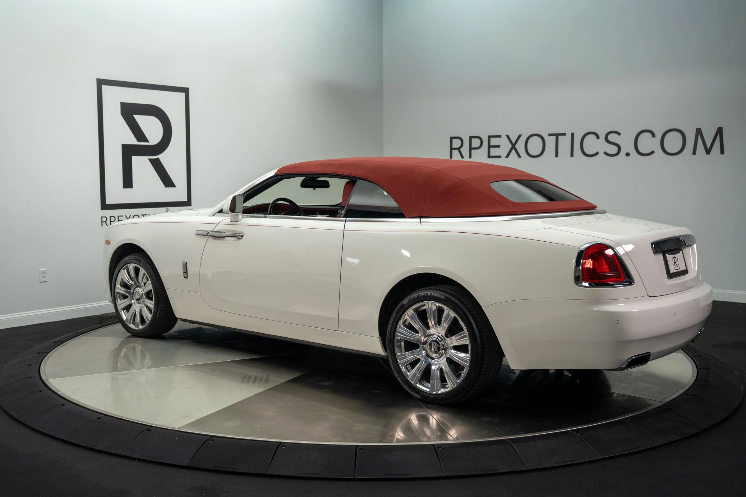Used 2017 Rolls-Royce Dawn image 8