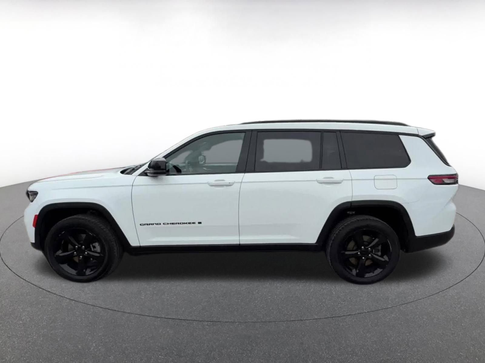 Used 2023 Jeep Grand Cherokee L Laredo AWD/4WD image 9