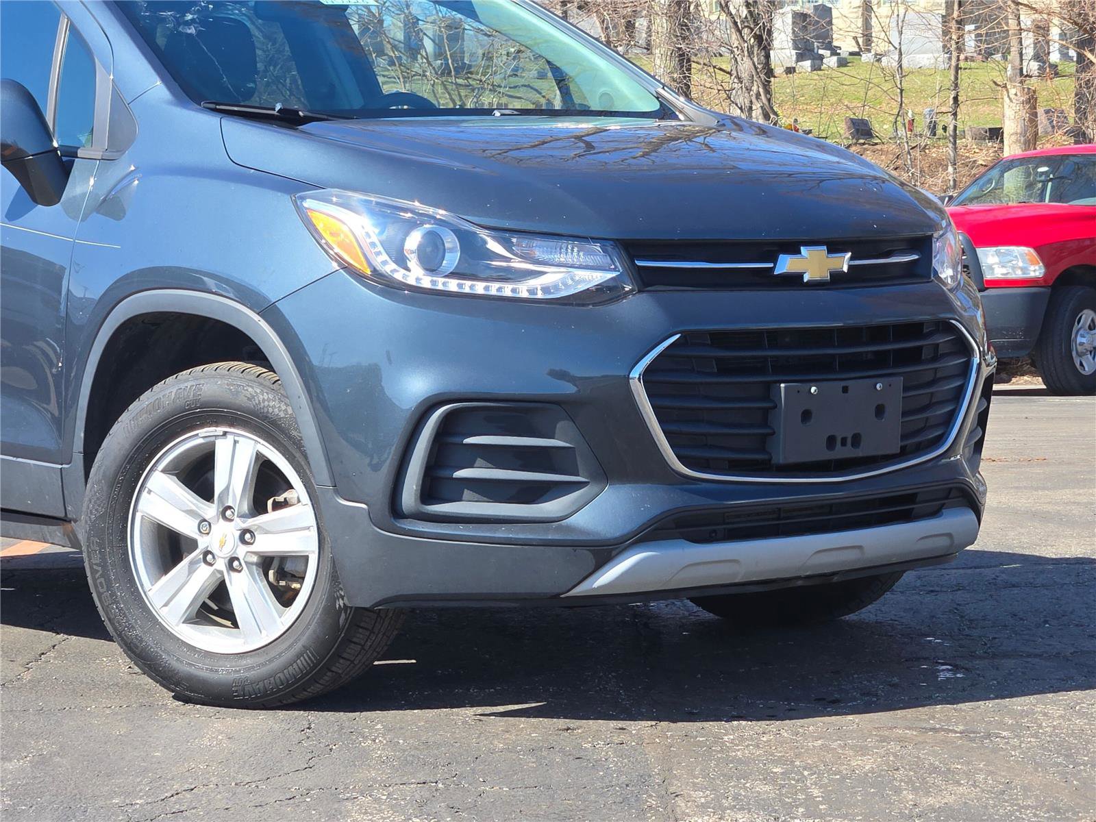 Used 2021 Chevrolet Trax LT w/ Driver Confidence Package AWD/4WD image 2