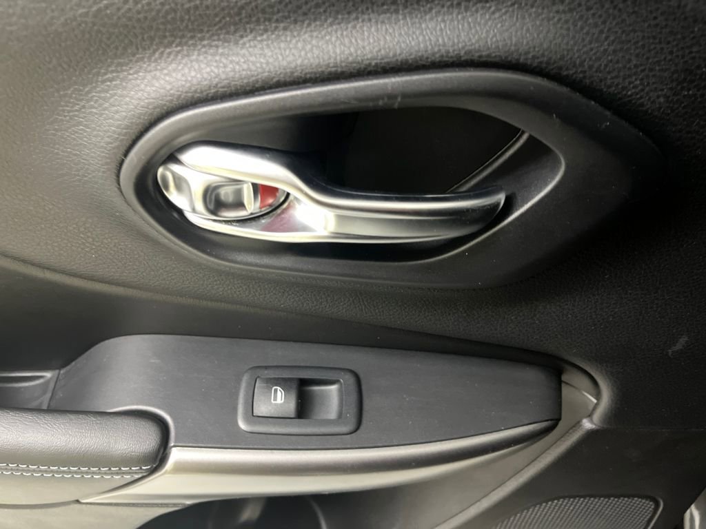 Used 2019 Jeep Cherokee Latitude Plus image 57