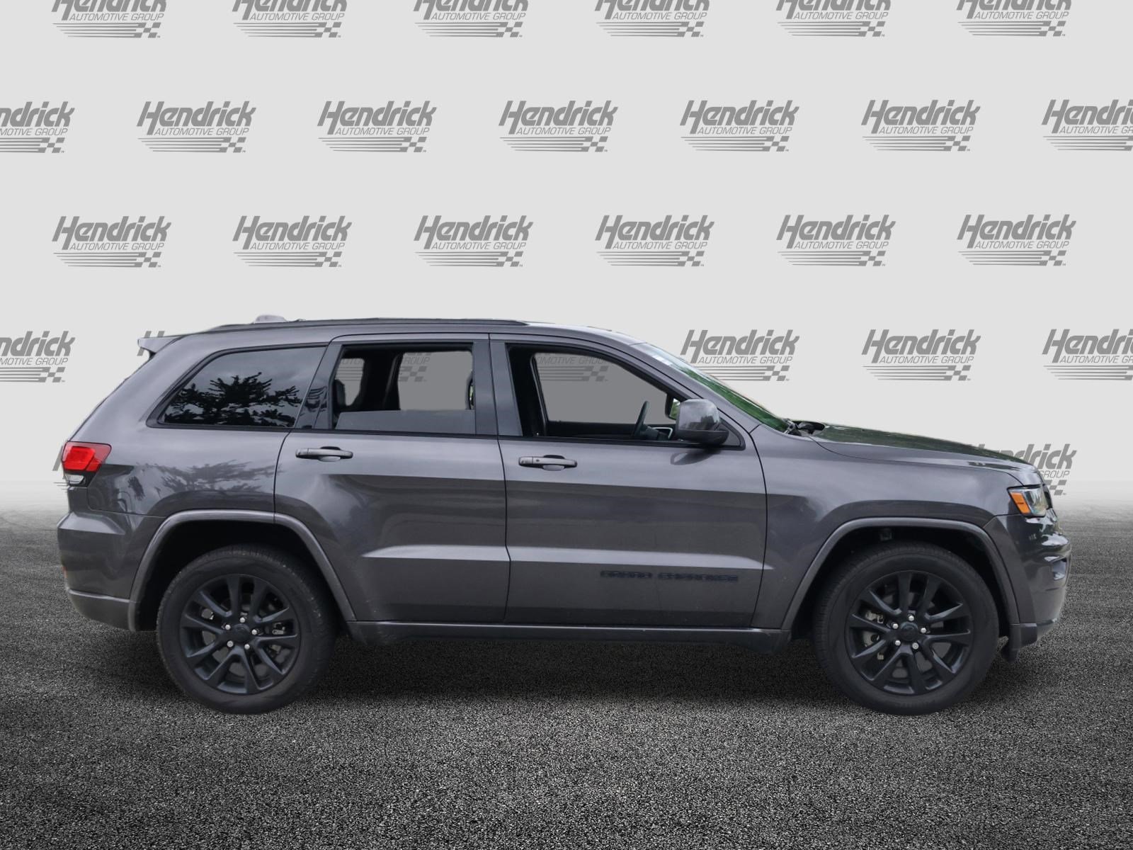 Used 2018 Jeep Grand Cherokee Altitude RWD image 10
