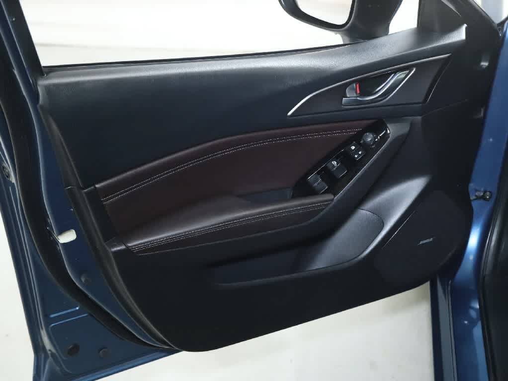 Used 2018 MAZDA MAZDA3 Grand Touring FWD image 15