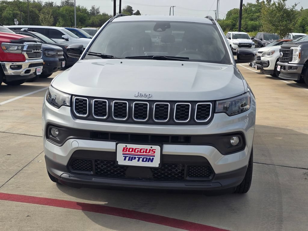 Used 2025 Jeep Compass Latitude AWD/4WD image 10