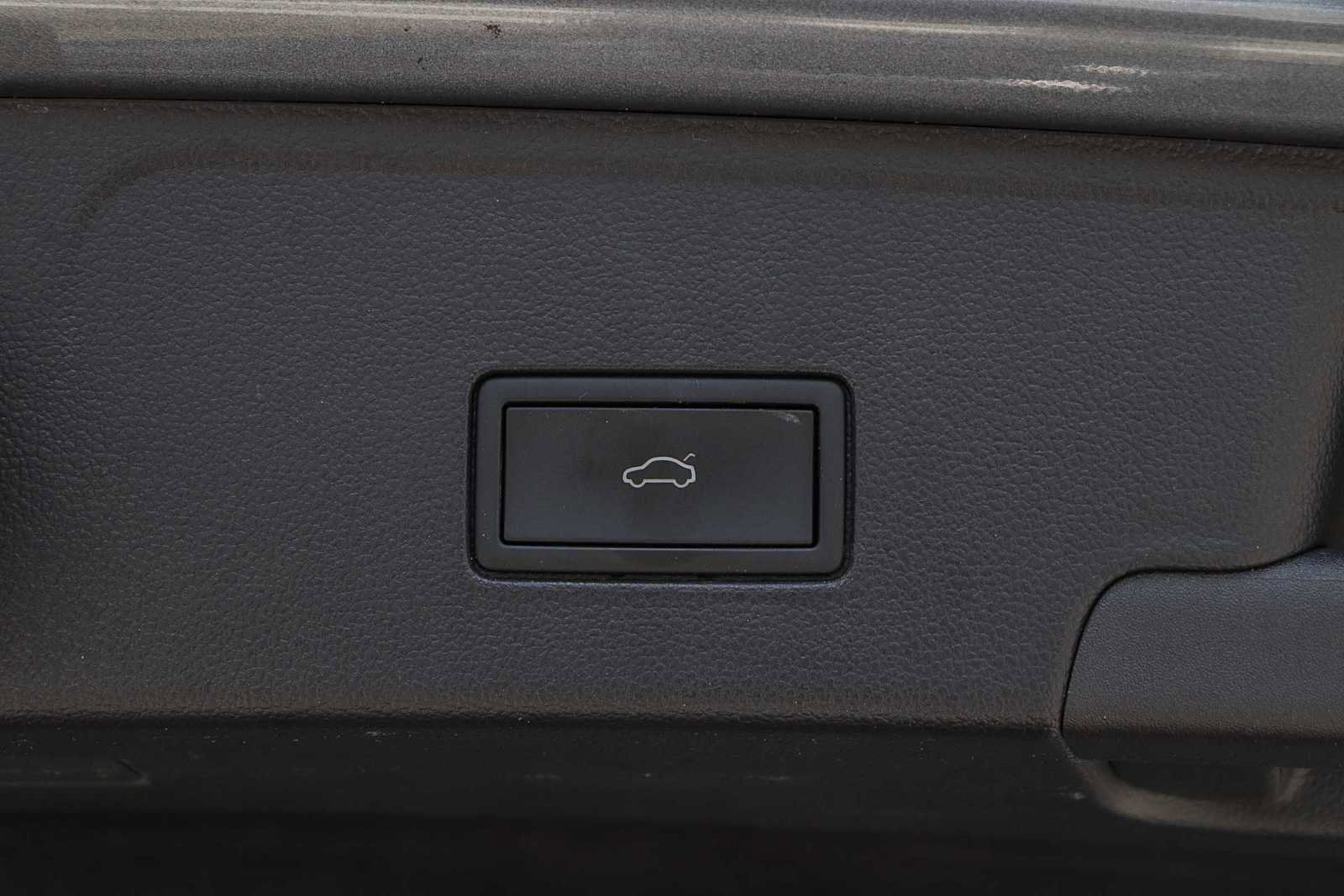 Used 2025 Volkswagen Atlas Cross Sport SE image 25