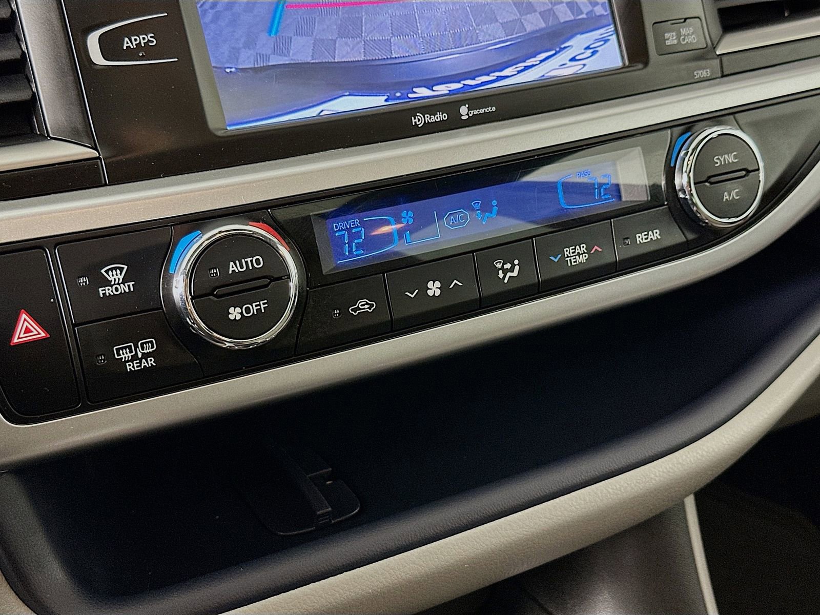 Used 2015 Toyota Highlander XLE image 17